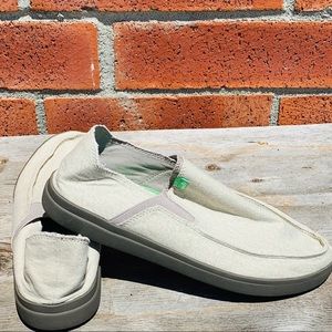 Sanuk canvas slip on size 8.5 light gray